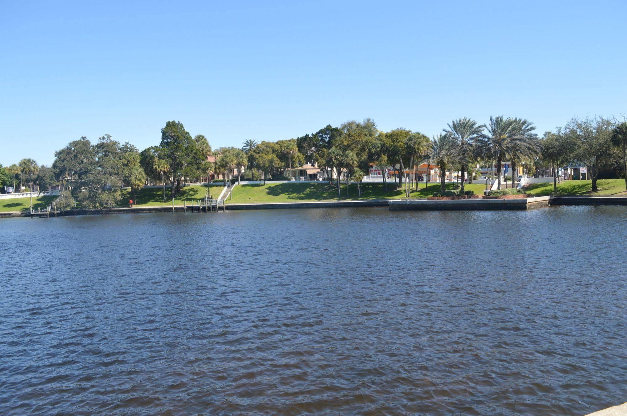 Tarpon Inn Tarpon Springs Ngoại thất bức ảnh