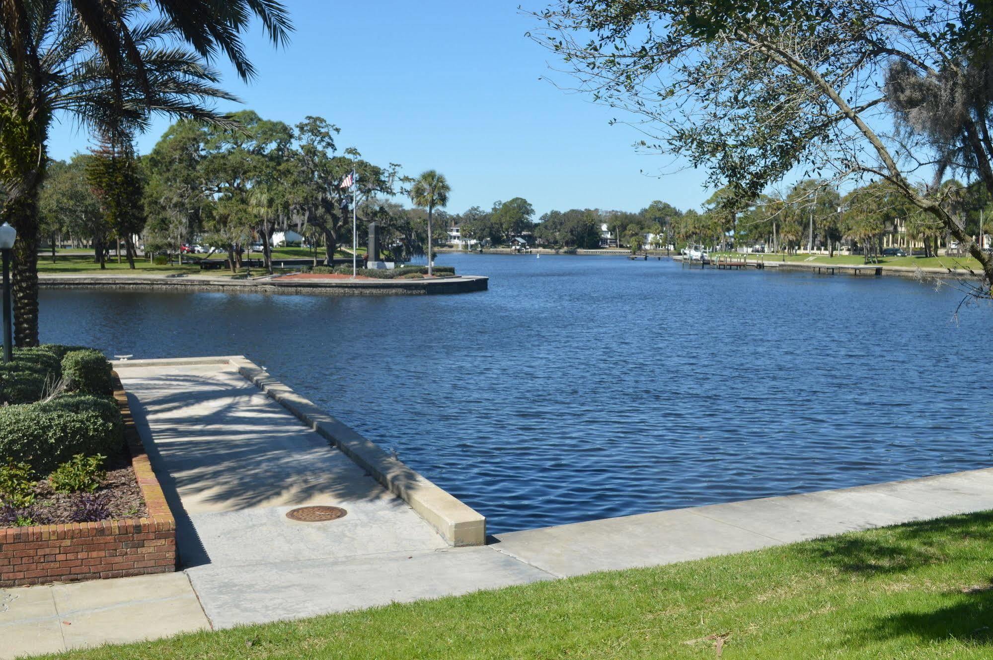Tarpon Inn Tarpon Springs Ngoại thất bức ảnh